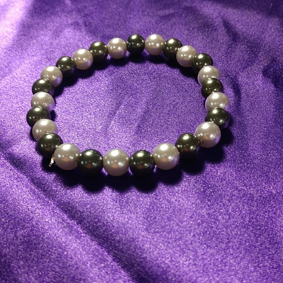 light purple and gray bracelet💜 - Picture 3 of 5